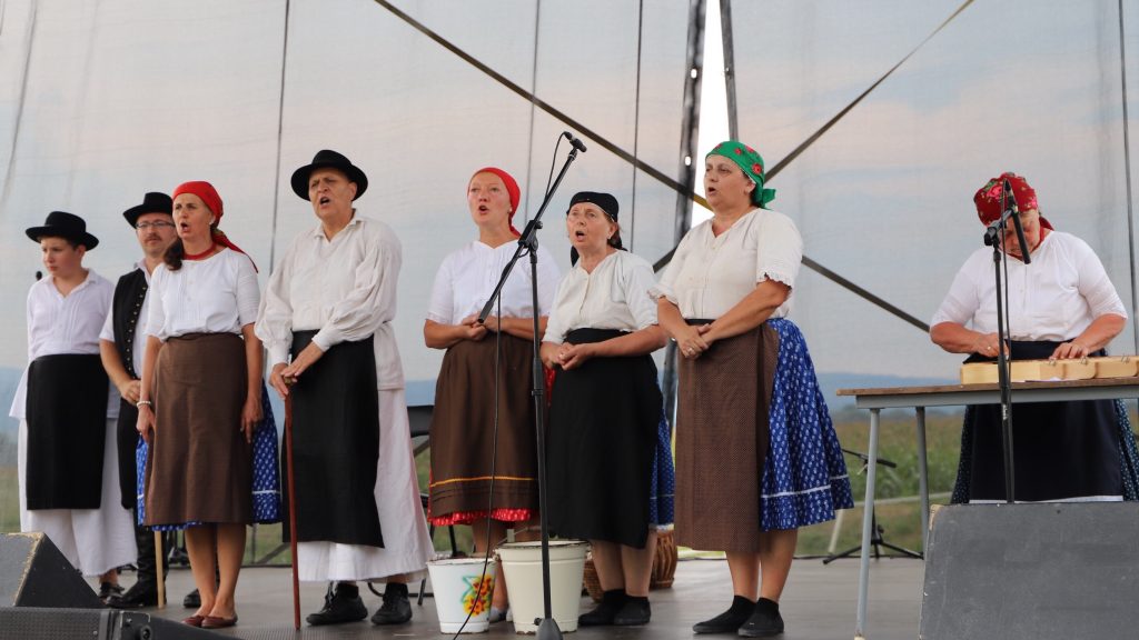 Bukréta folklórcsoport