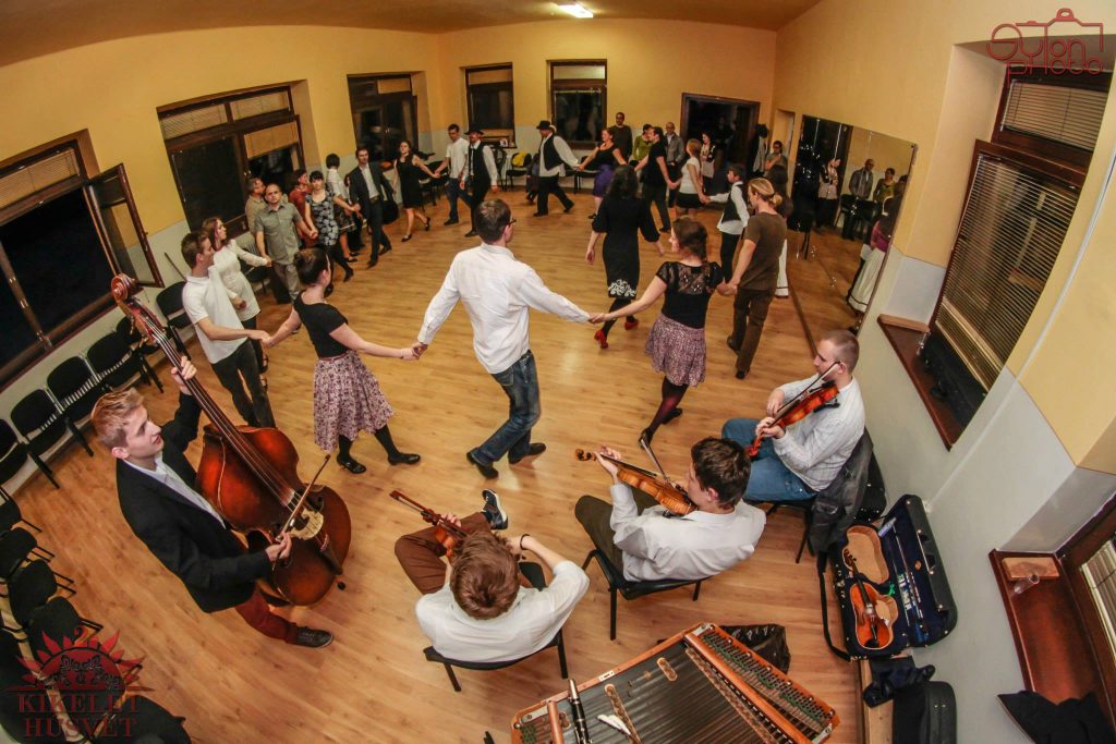 Kikelet Néptánccsoport