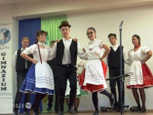 vadrozsak-neptanccsoport Vadrózsák – a királyhelmeci gimnázium néptánccsoportja